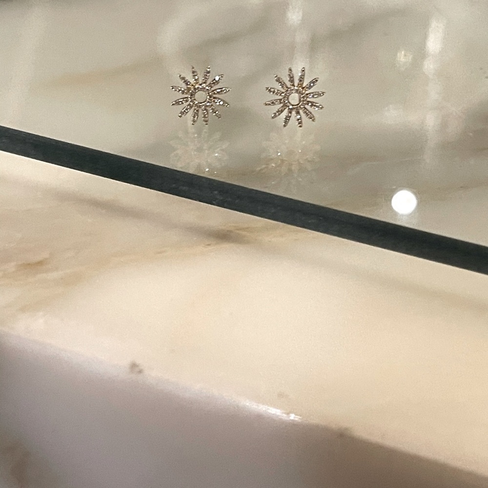 House of Lolo petite windflower studs